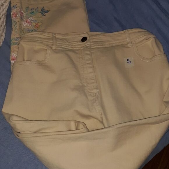 Denim and Company size small embroidery pants - Picture 2 of 8